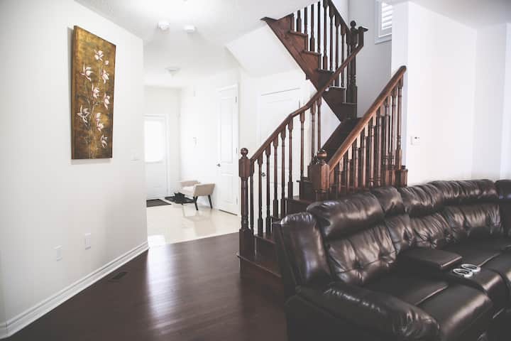 Luxurious Bowmanville Home (Short & Long Term) - Clarington