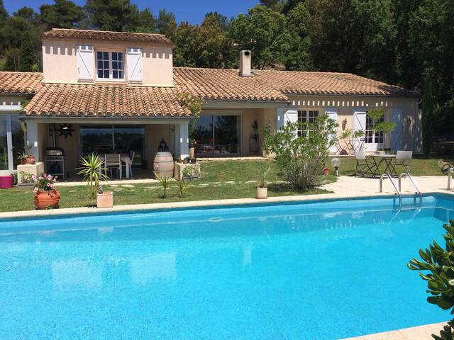 Bed & Breakfast in village,10 min from Carcassonne