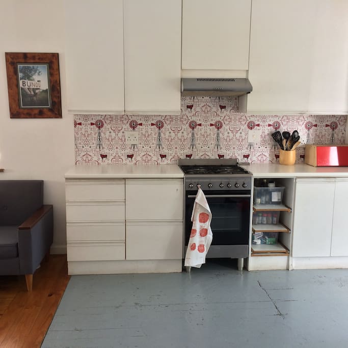 Neat kitchen, gas hob