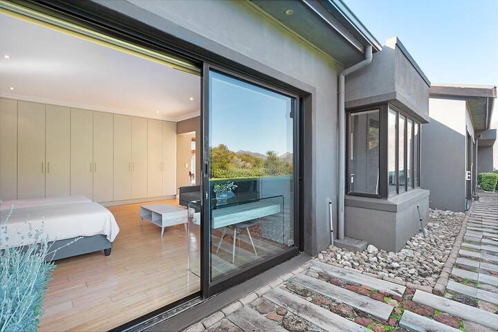 Houtbay Home | Pool | Walk To Beach gallery image 4