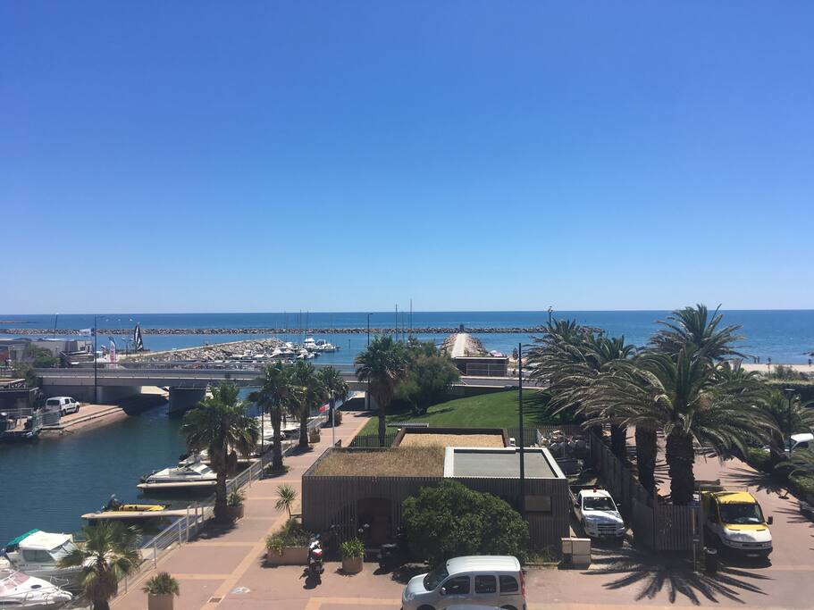 vue du salon - la plage est a 20 m