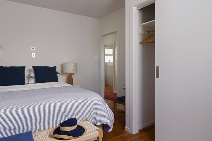 Спалня 1 (двойно легло, с 2 легла) 