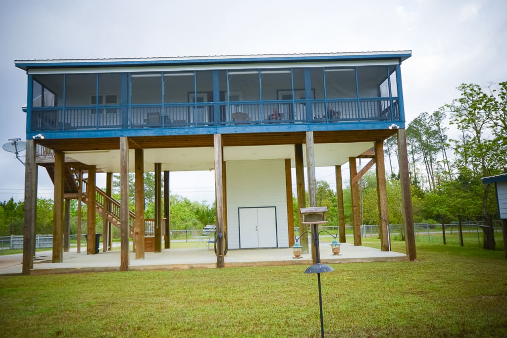 Screened in Back Porch