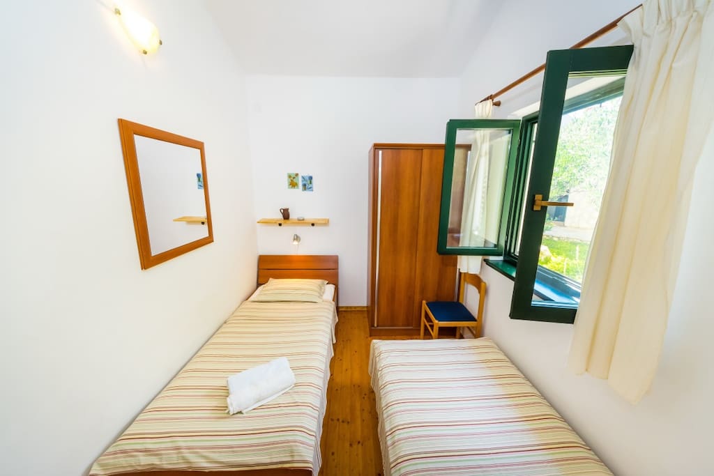 2 single beds