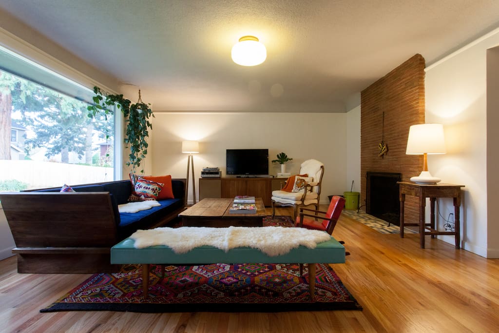 Living room with fireplace, TV with streaming, and record player.
