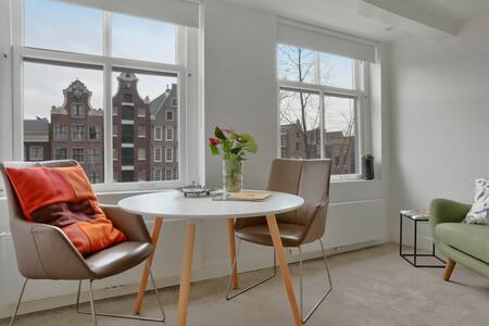 Private Luxurious Suite - city center - Canal View