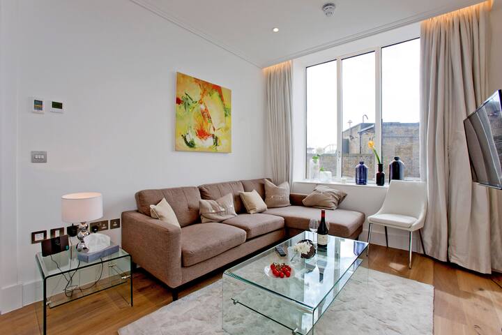 Elegant and Stunning 2 Bedroom in Kingsway gallery image 2