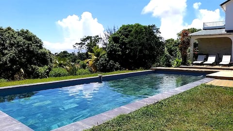 Villa Pool, tank, 12 seater sea view, A/C,