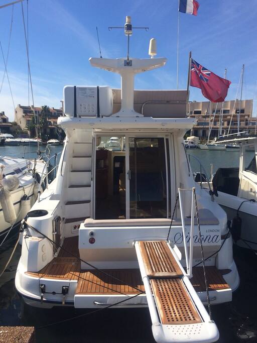 on pontoon looking at the stern
