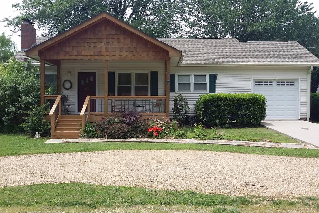 Top 100 Airbnb Rentals 2017 in Brevard, North Carolina