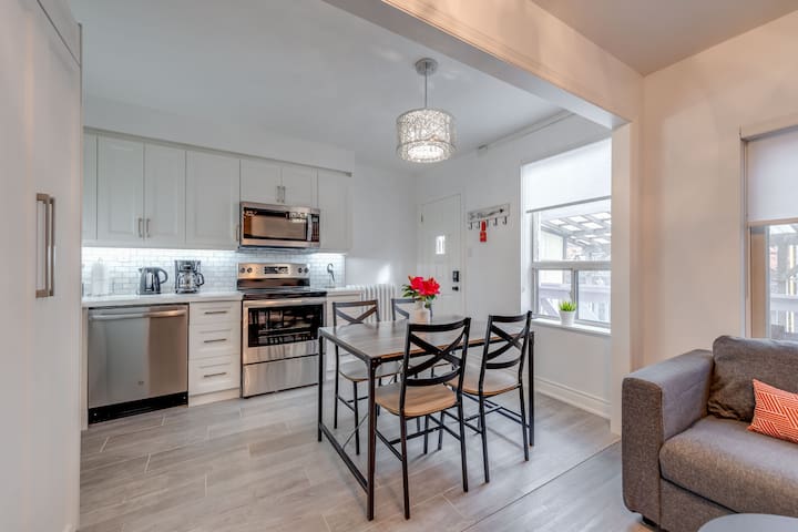 Walk to University and Subway from a 3 BR Home