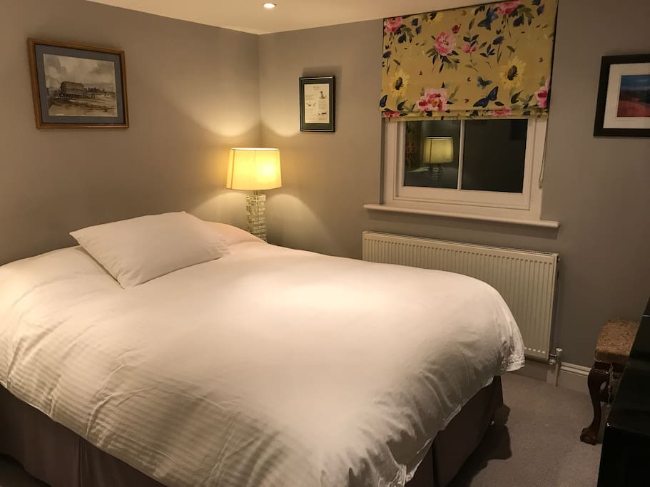 Guest bedroom