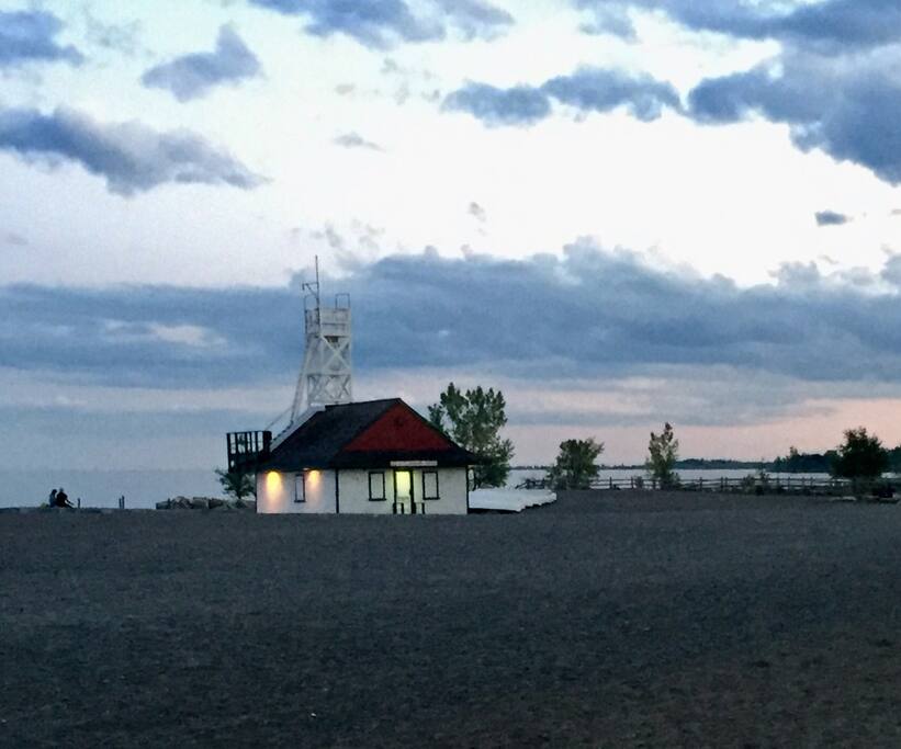 Tue most beautiful location in Toronto. Walk the Boardwalk, listen to the waves , or stroll Queen street for great restaurants, and still only a 10 minute drive or downtown