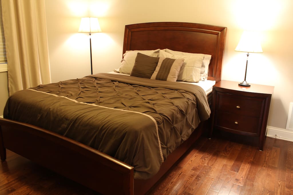 Guest bedroom - queen size bed