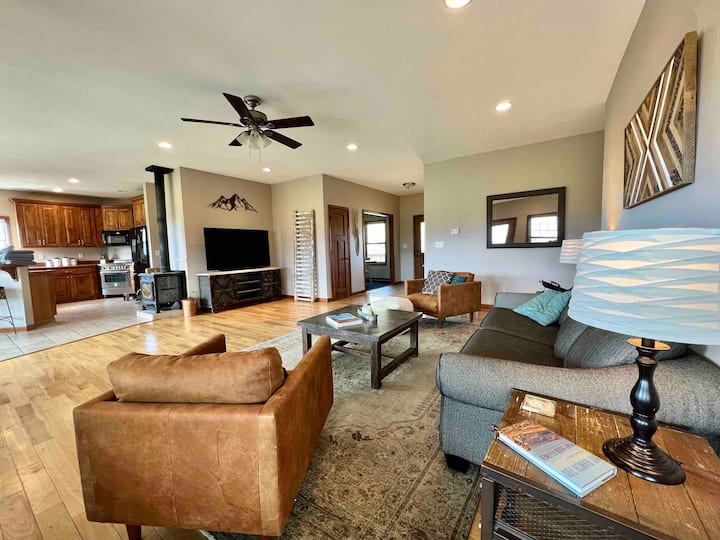 Spacious living room