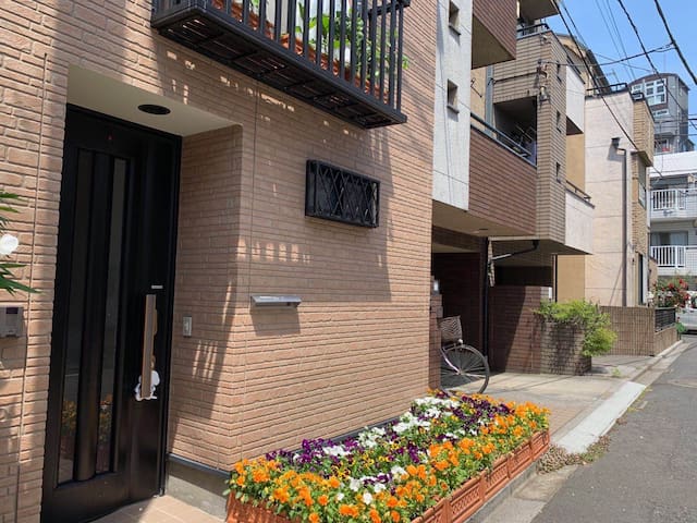 《花苑》距離新宿4分鐘／獨享高檔超宽敞整楝房源／起價1 ～5位／都心商圈／步行约5分鐘即達繁華中野站