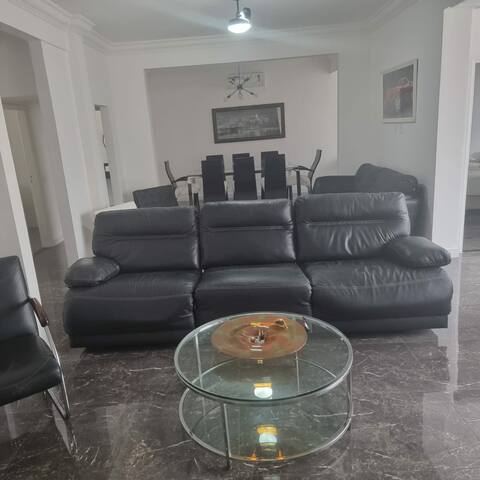 Confortavel e luxuoso apartamento de 4 quartos. gallery image 2