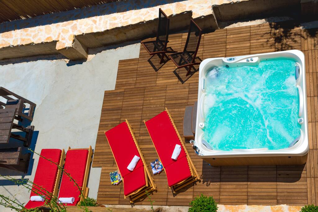 Hot tub