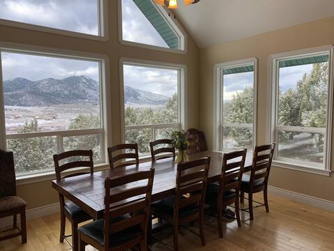 Lava View Lodge (Sleeps 22) Secluded Near Lava!