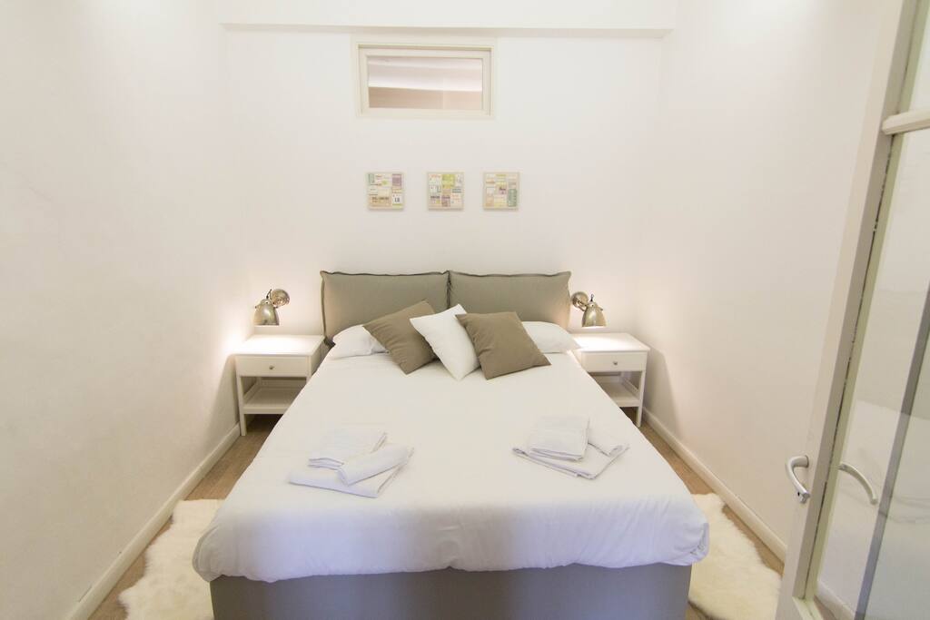 This room (Which is the one close to the kitchen area) has a big window door which faces on the living area. No worry there is a curtain that NOT allow the sun light to enter in the room during the morning if you don't like it ;)