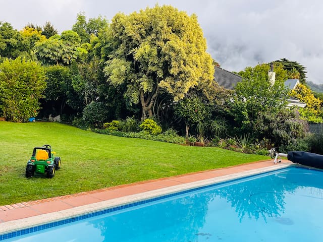 Family home & Modern Studio in Southern Suburbs