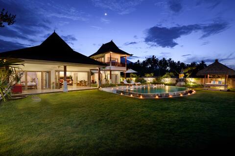 Villa Agung beach front in Amed