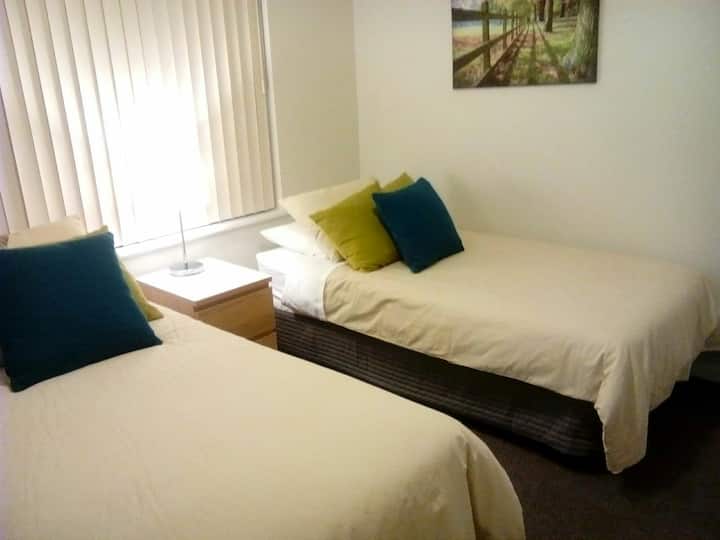 חדר שינה שני... הרבה מלתחה וארון בגדים