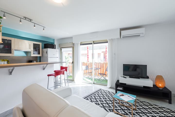 Agreable studio au coeur de Juan +  parking