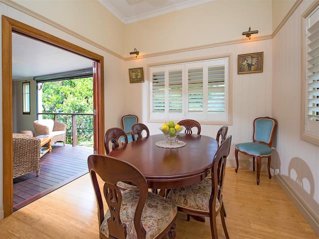 Superb Setting for Maleny Family Stay gallery image 4