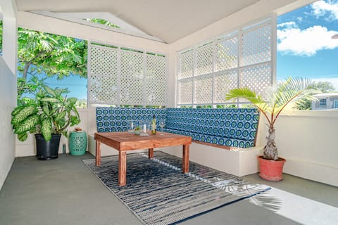 Bright airy apartment short walk from Crane Beach