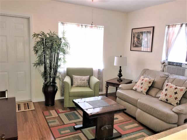 Immaculate 1 bedroom apartment - fully equipped