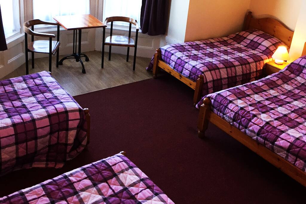Large 5 person spacious ground floor en suite room,