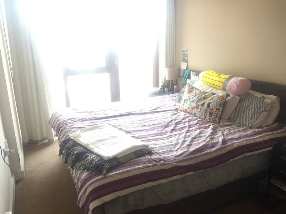XL King bed with an ensuite bathroom. Very quiet surroundings, and a balcony overlooking a lovely courtyard