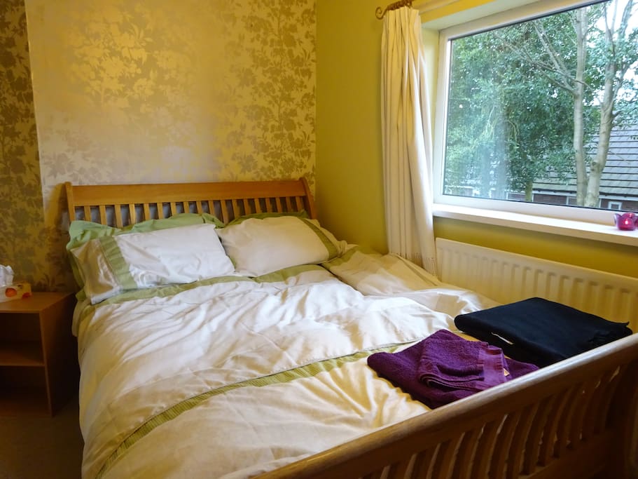 Comfy double bed with feather duvet :o)