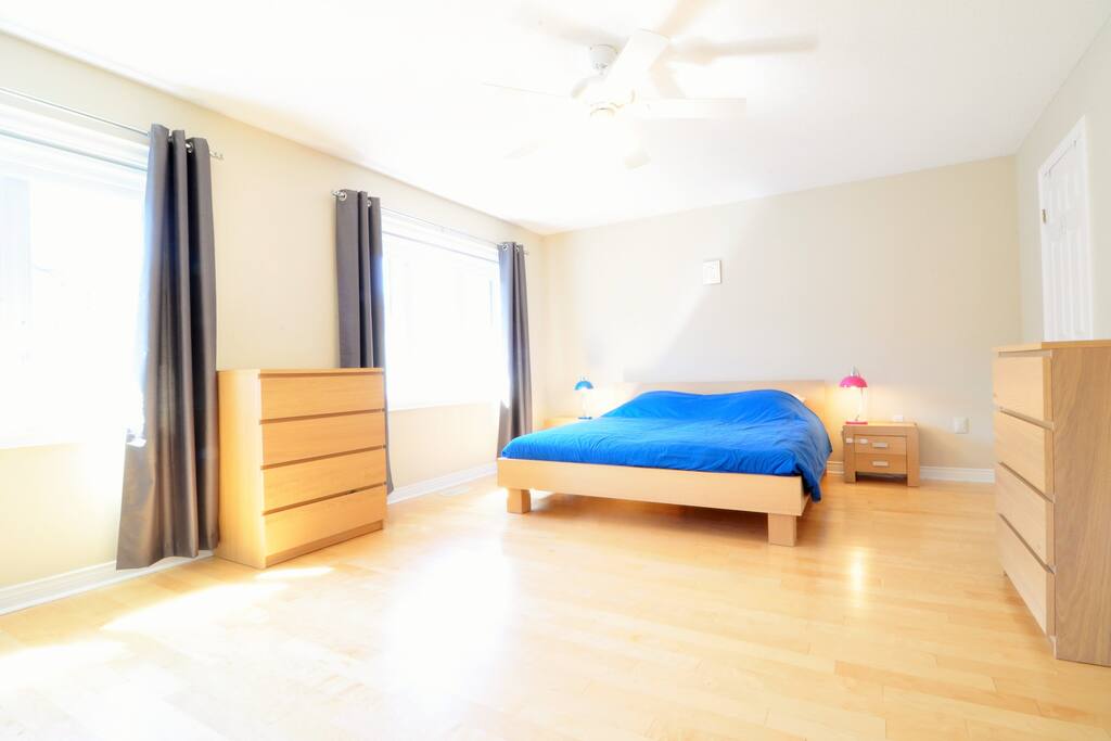 Luminous and large master bedroom with built-in closets