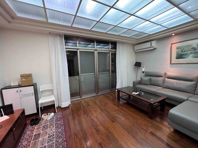 Cozy Apartment by Yong Kang Park gallery image 4