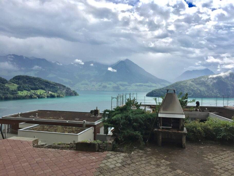 Aussicht von der privaten Terrasse auf den Vierwaldstättersee / View from the privat terrace on the lake of lucerne