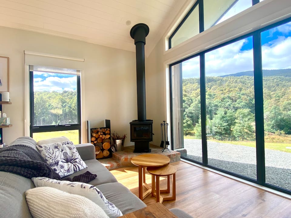 A farm cottage under the Tasmanian hills, Nicholls Rivulet, Tasmania, Australia, photo 3 of 10