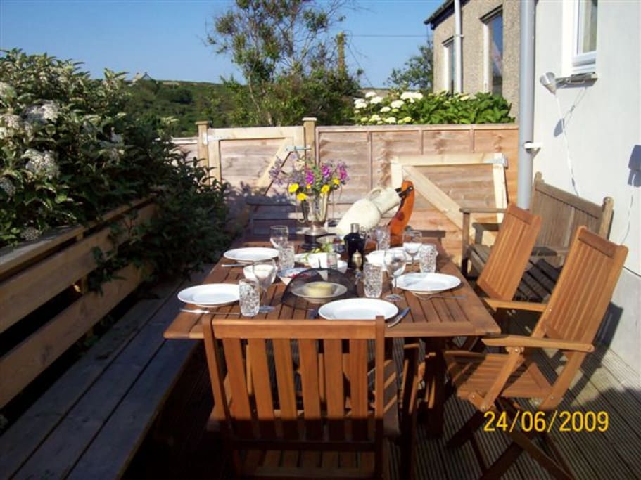 ENCLOSED PATIO AREA