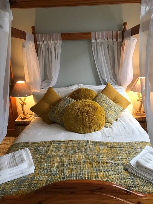 4 Poster Bed