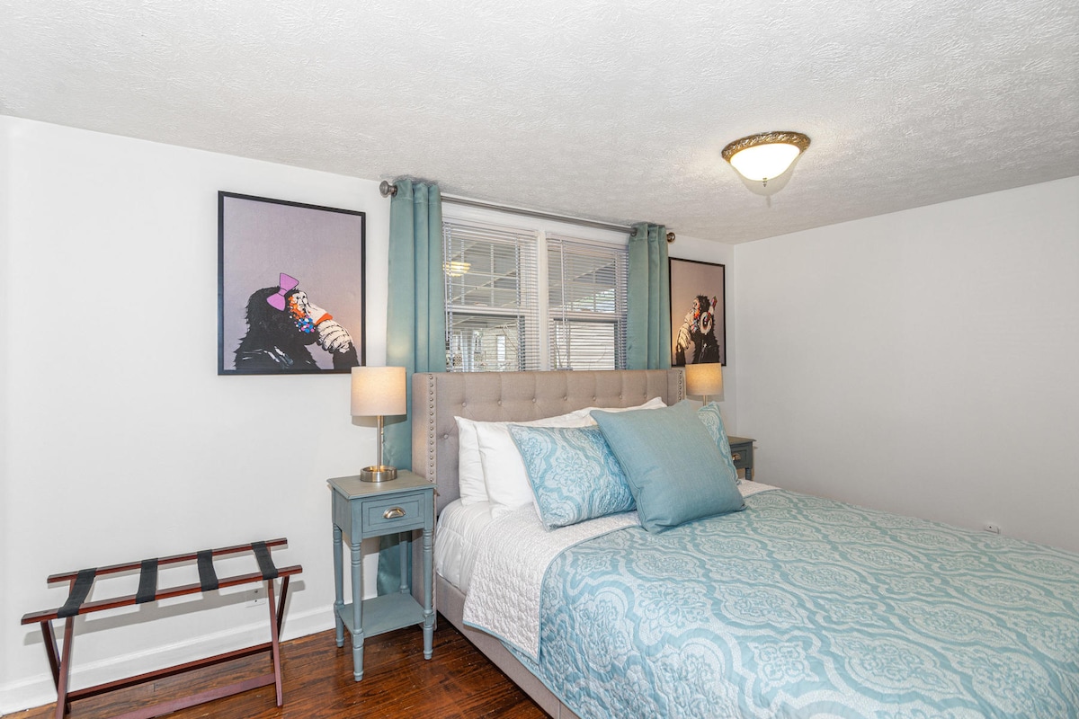 Biashara zaidi ya tumbili katika chumba kikuu cha kulala!