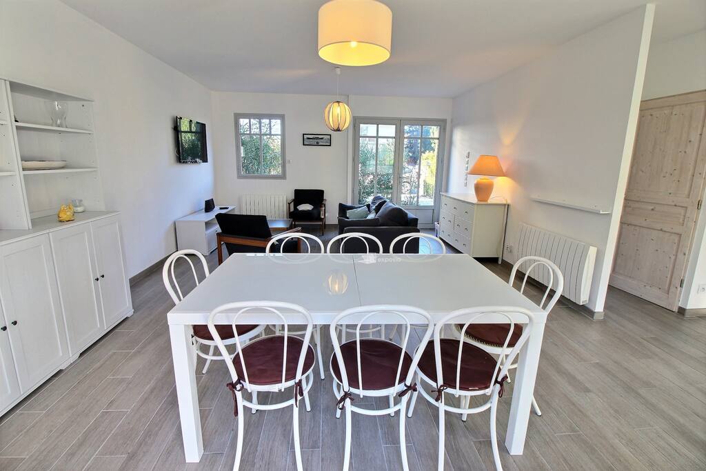 Table à dîner extensible (10 p)