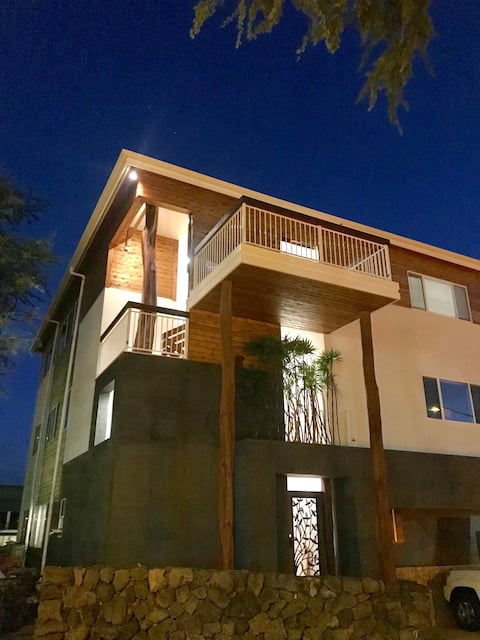 Paradise-5 Star Location, Luxury, Outdoor Lanai!
