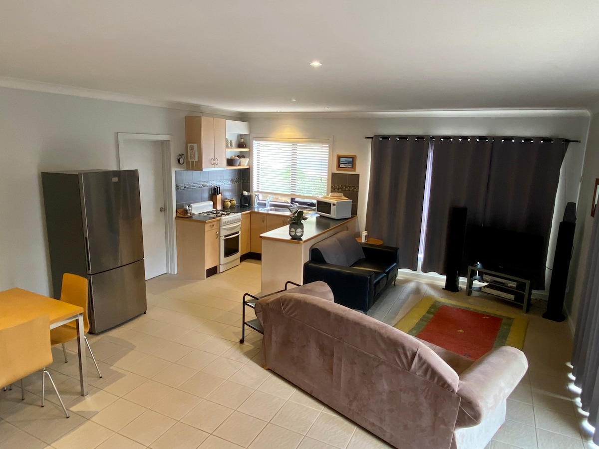 Successful Airbnb property: Alpine 17 Lakeside Apartment in Snowy Monaro Regional Council