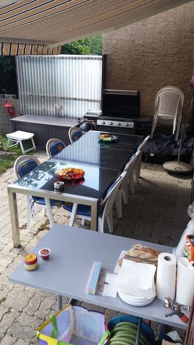 Garden dining area / Essbereich im Garten