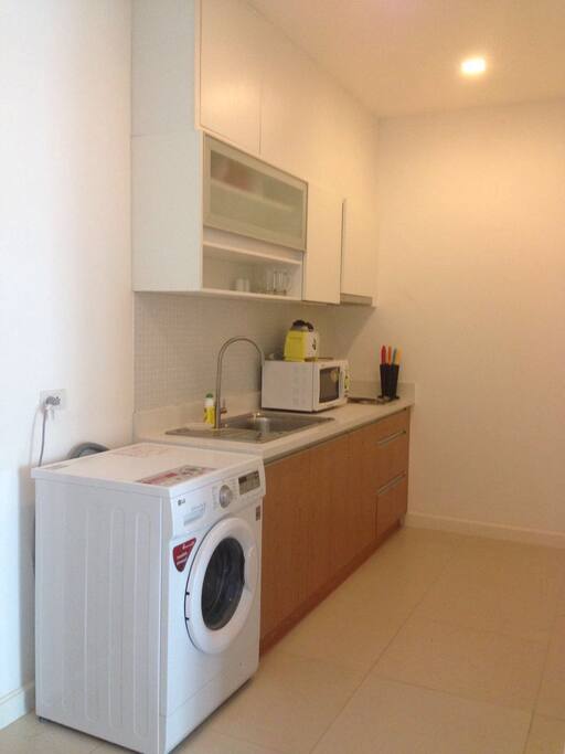 Fully equuipped kitchen. In December 2016 we installed a NEW WASHING machine - important for long term stays