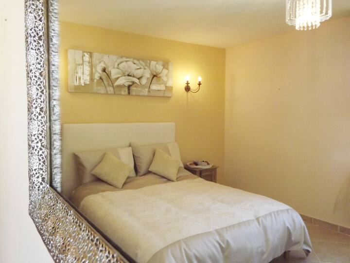 Chambre 3, avec salle de bain attenante