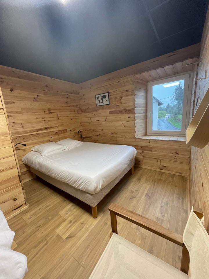 Dormitorio de 3 camas , vistas desde la cama de matrimonio 