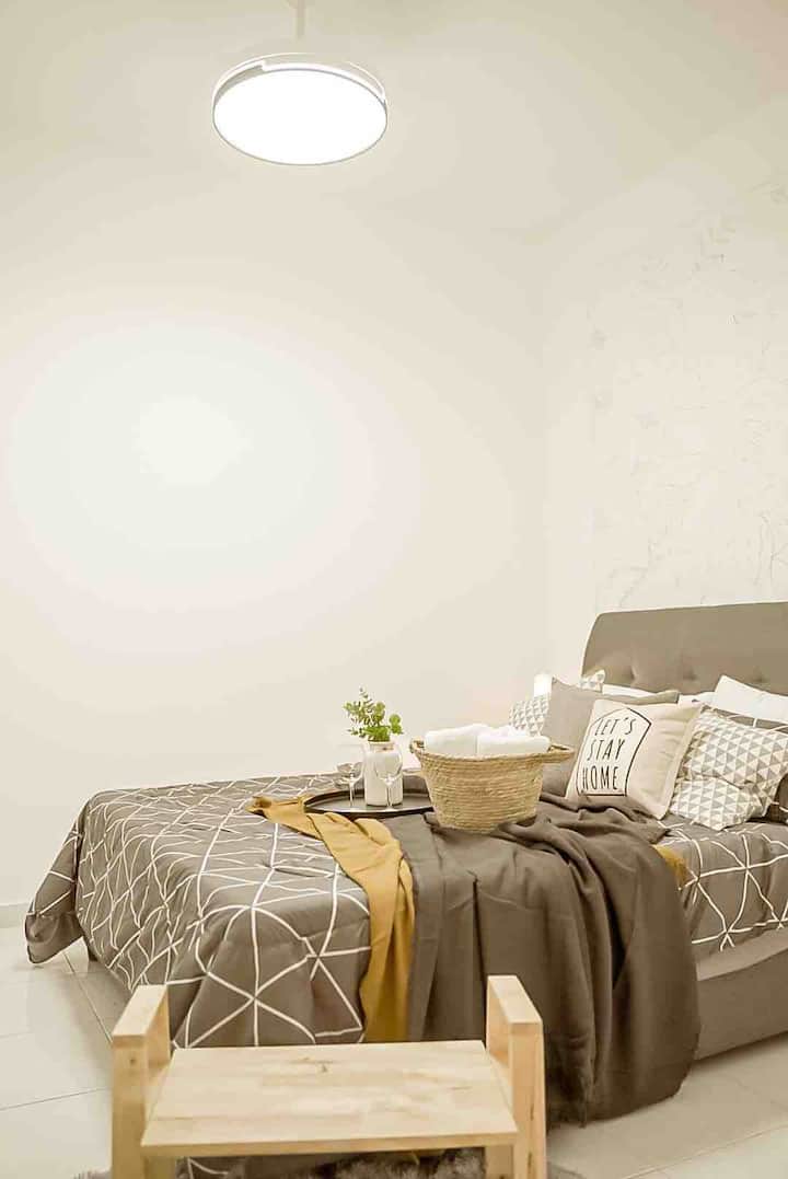 Bedroom 2 with queen size bed & aircond 