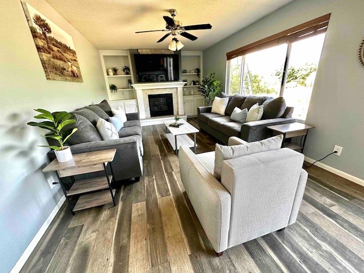 Sleeps 12 | Hot Tub | Air Hockey | 3.5 Baths